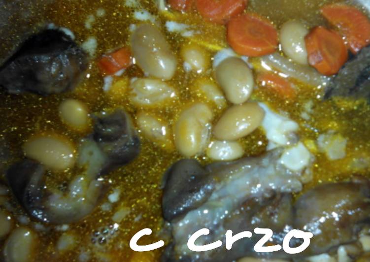 Judías blancas con oreja y morro de cerdo