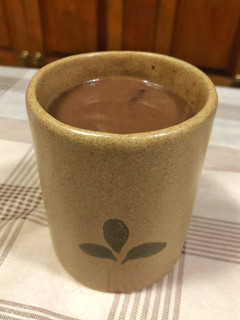 Una foto de Champurrado con maíz y chocolate mexicano 🌾