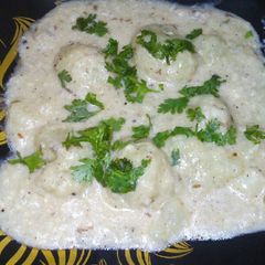 A picture of Shahi makhana rasgulla curry.