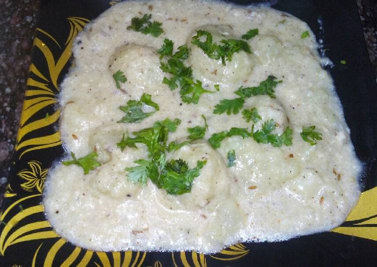 Shahi makhana rasgulla curry