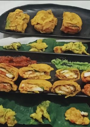 A picture of Arbi leaves Paneer pocket fritters.