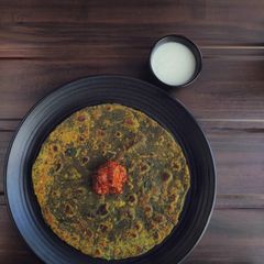 A picture of Methi Paratha.