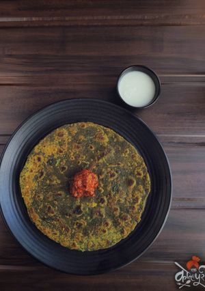 A picture of Methi Paratha.