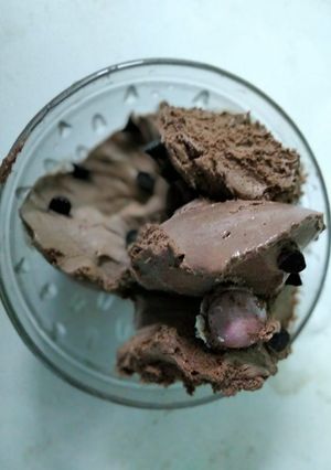 চকো চিপ্স আইসক্রিম (choco chips ice cream recipe in Bengali) রেসিপির প্রধান ছবি