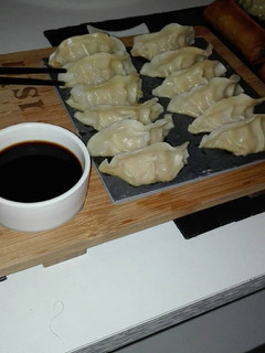 Una foto de Gyozas de carne