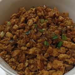 A picture of Tumis Ayam Jamur Ebi (Isian untuk Bacang).