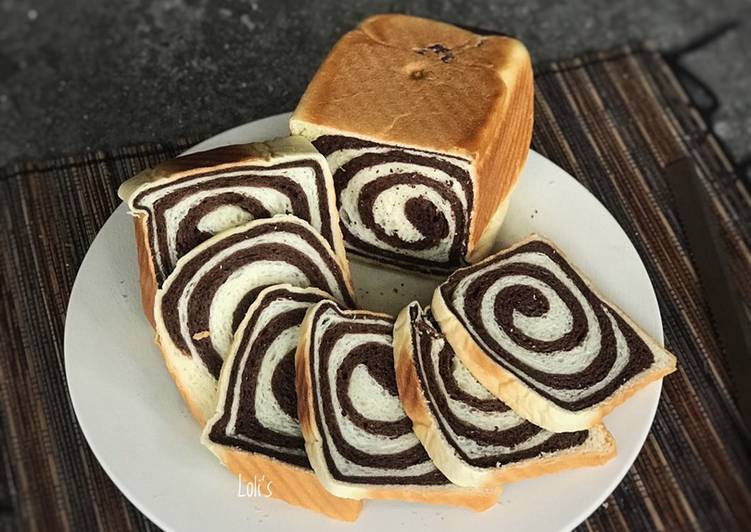 Roti Tawar Swirl (Shokupan Yudane Method)