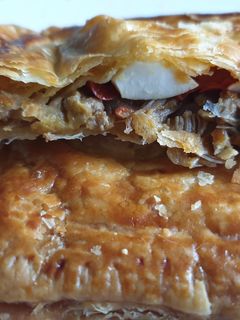 Una foto de Hojaldre relleno de carne