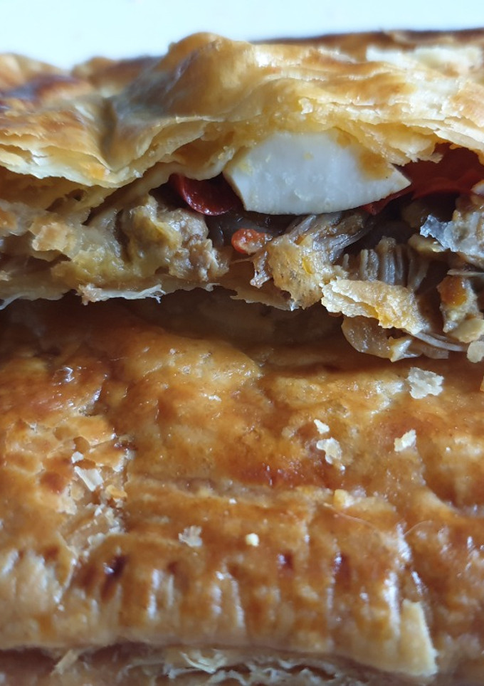 Una foto de Hojaldre relleno de carne
