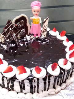 🎂பிளாக் ஃபாரஸ்ட் கேக் (Black forest cake recipe in tamil)🎂 செய்முறை முக்கிய புகைப்படம்