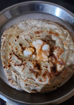 बाजरीची भाकरी (bajarichi bhakari recipe in marathi) रेसिपी चे मुख्य फोटो 