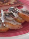 Papas doradas con crema de champiñones