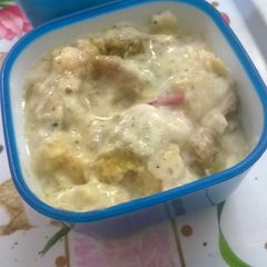 A picture of Dahi bhalle.