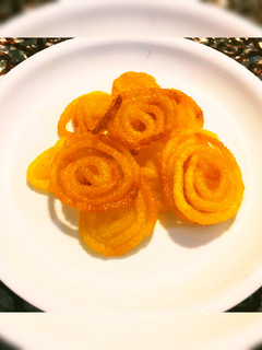 सूजी की जलेबी (Suji ki jalebi recipe in hindi) रेसिपी मुख्य फोटो