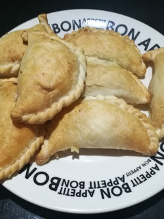 Una foto de Empanadas de jamón y queso