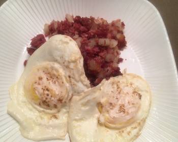 Without Fail Cooking Recipe Corned Beef Hash with Eggs Over Easy Yummy