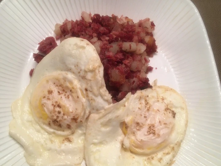 Easy Way Make Recipe Corned Beef Hash with Eggs Over Easy that is So Delicious, Can Spoil the Tongue}