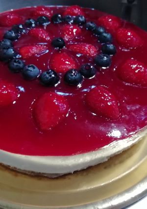 Una foto de Cheesecake de frutos rojos🍇🍓🍒