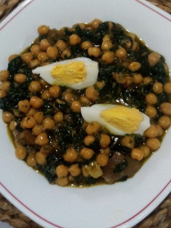 Una foto de Espinacas esparragas con garbanzos