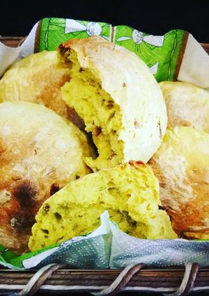 Una foto de Bollos al curry y cúrcuma con semillas de girasol