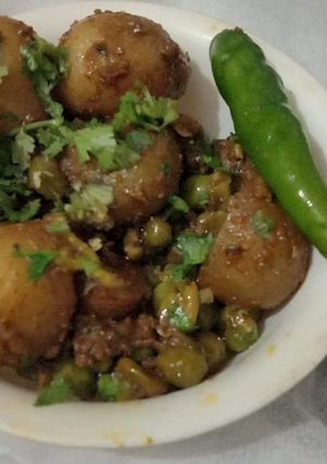 मटर आलू (Matar aloo recipe in Hindi) रेसिपी मुख्य फोटो