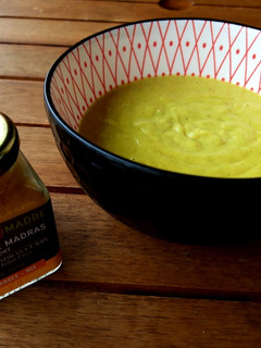 Una foto de Salsa de puerros y curry