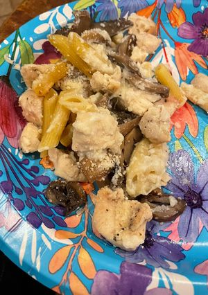 A picture of Macaroni with chicken.