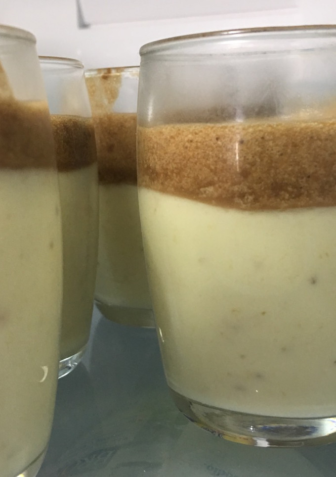 Una foto de Crema de plátano con musse de chocolate