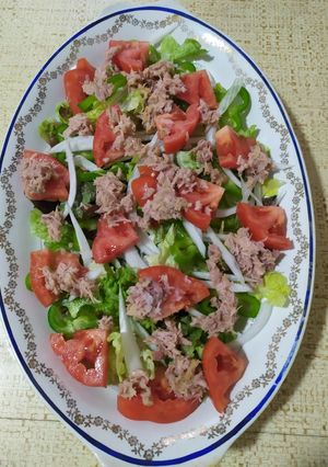 Foto principal de Ensalada fresca con atún