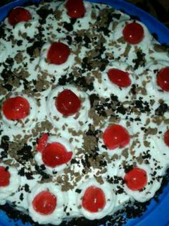 பிளாக் ஃபாரஸ்ட் கேக் (Black forest cake recipe in tamil) செய்முறை முக்கிய புகைப்படம்