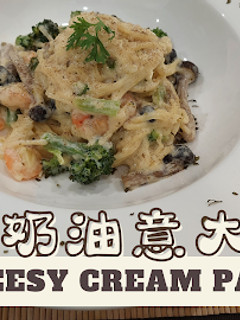 A picture of 【起司奶油意大利面 Cheesy Cream Pasta】香浓美味,简单易做,在家也能吃到!.