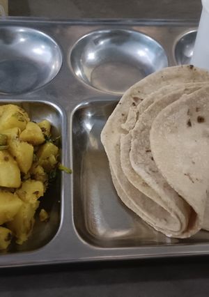 आलू मेथी (aloo methi recipe in Hindi) रेसिपी मुख्य फोटो