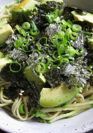 A picture of Avocado Soba Salad with ‘Mentsuyu’ Sauce.