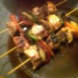 Brochettes de pollo