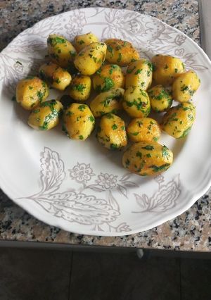 Una foto de Papines con ajo y perejil