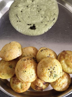 A picture of Moong dal appe.