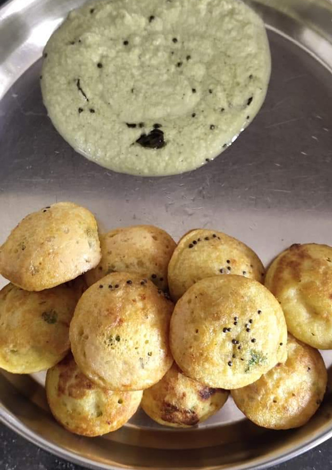 A picture of Moong dal appe.