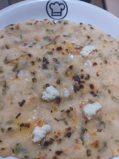 A picture of Rice flour roti with green garlic.