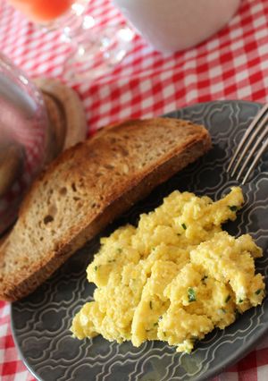 Une photo de Oeufs brouillés à la ciboulette