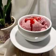 A picture of Fresh Blackberry lce cream 🍨.