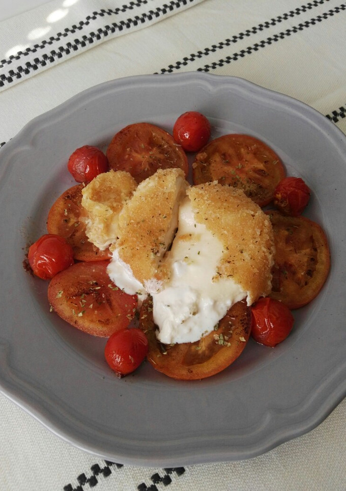 Una foto de Burrata empanada