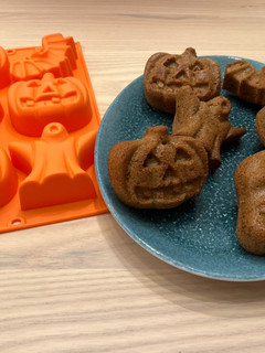 Una foto de Bizcochos de Halloween con calabaza y especias