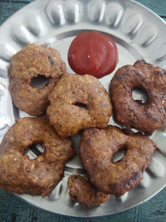 मिक्स्ड दाल बड़ा (Mixed dal vada recipe in hindi) रेसिपी मुख्य फोटो
