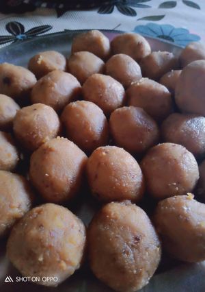 A picture of Mava ladoo.
