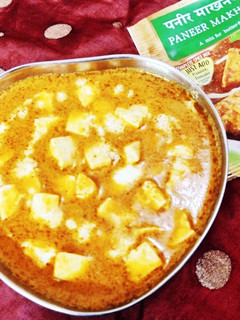 पनीर माखनवाला (paneer makhanwala recipe in marathi) रेसिपी चे मुख्य फोटो