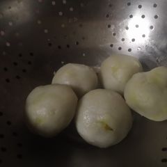 A picture of Sooji aloo farha.