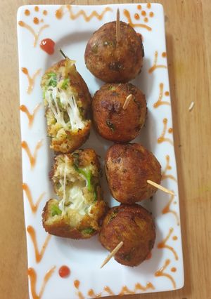 आलू चीज़ बॉल्स (aloo cheese balls recipe in Hindi) रेसिपी मुख्य फोटो