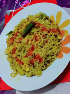 मैगी कॉर्न चाट (Maggi corn chaat recipe in Hindi) रेसिपी मुख्य फोटो