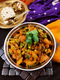 फ्रेंच बीन्स गाजर की सब्जी(french beans gajar ki sabzi recipe in hindi) रेसिपी मुख्य फोटो