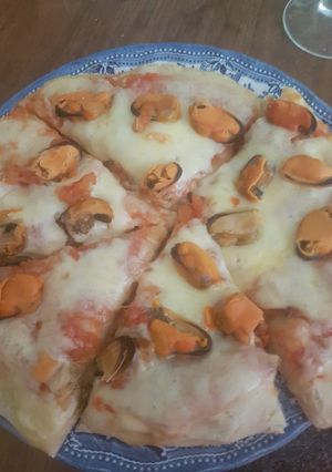 Una foto de Pizza con mejillones al sartén SIN SAL